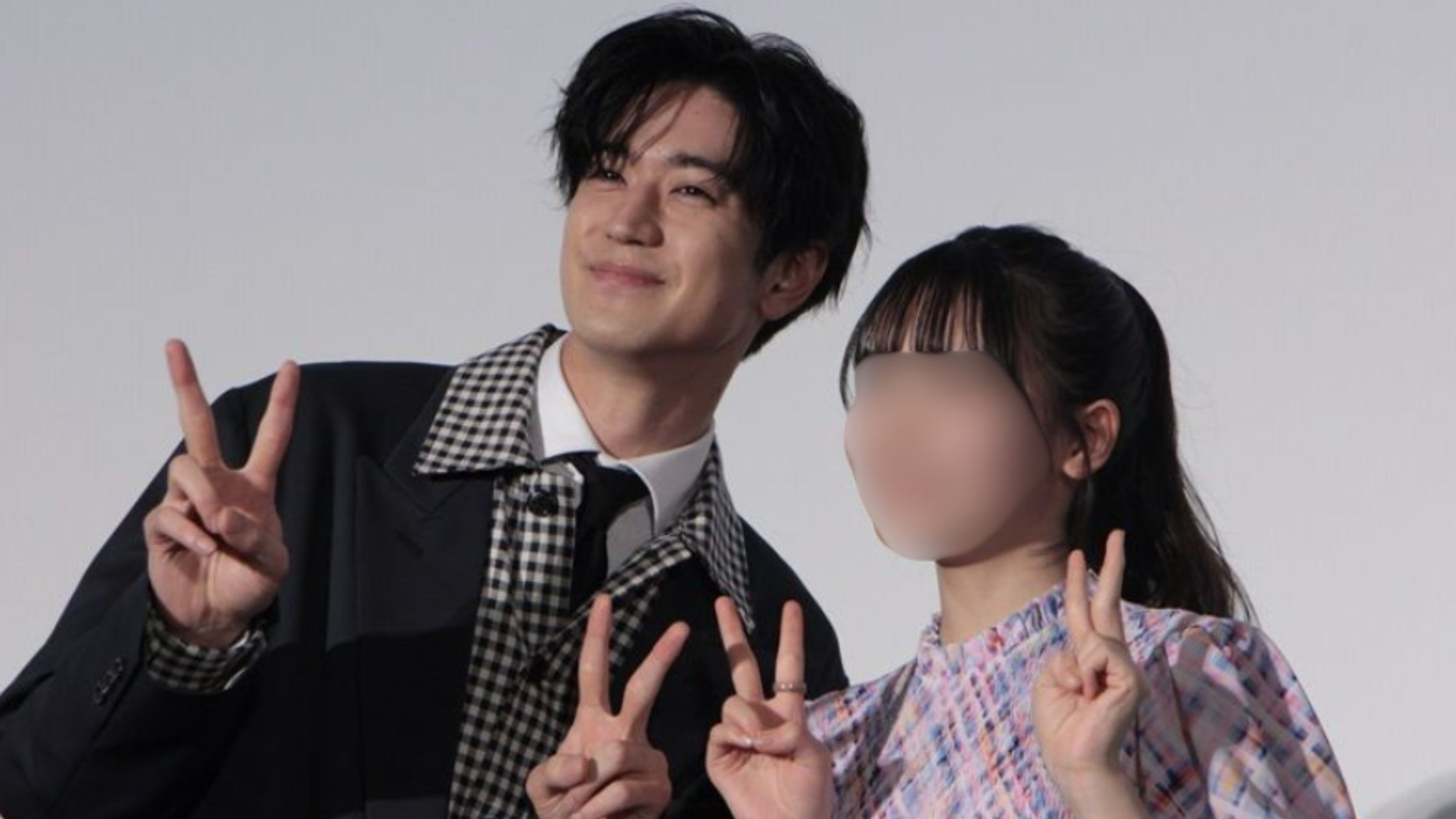 中島裕翔と彼女中島まれのツーショット画像